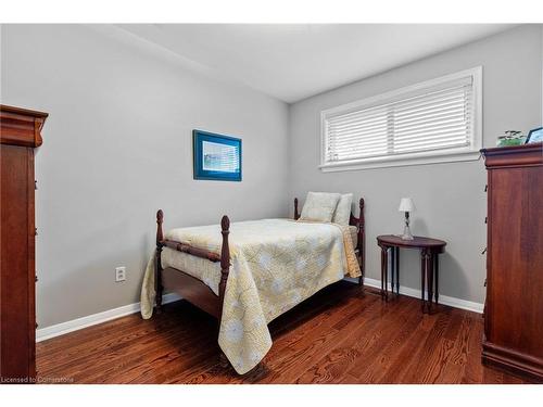 814 Tenth Avenue, Hamilton, ON - Indoor Photo Showing Bedroom