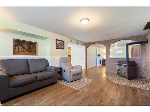 814 Tenth Avenue, Hamilton, ON - Indoor Photo Showing Living Room