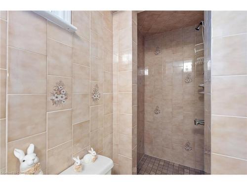 814 Tenth Avenue, Hamilton, ON - Indoor Photo Showing Bathroom