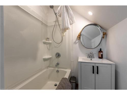 4028 River Road Road, Caledonia, ON - Indoor Photo Showing Bathroom