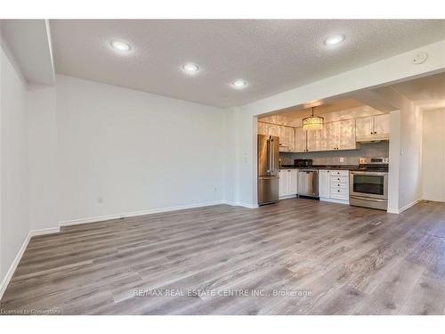 1-125 Sekura Crescent, Waterloo, ON - Indoor Photo Showing Kitchen