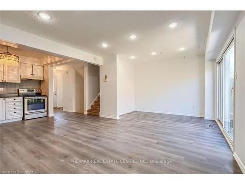 1-125 Sekura Crescent, Waterloo, ON - Indoor Photo Showing Kitchen