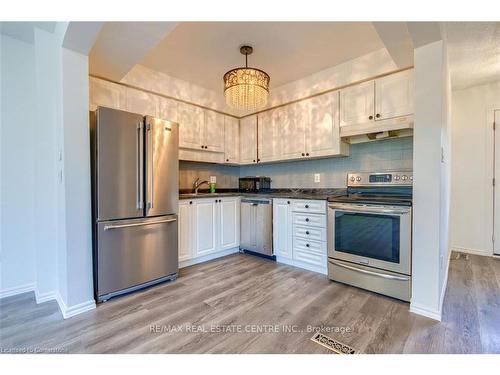 1-125 Sekura Crescent, Waterloo, ON - Indoor Photo Showing Kitchen With Stainless Steel Kitchen