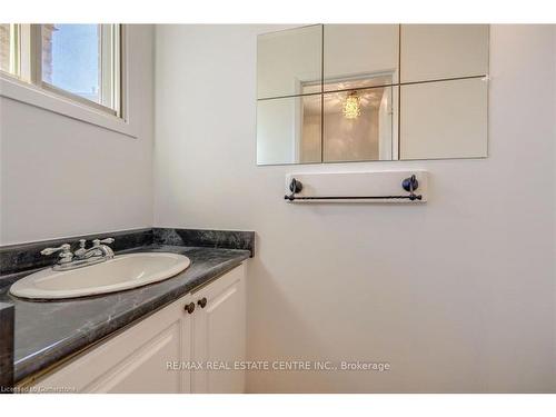 1-125 Sekura Crescent, Waterloo, ON - Indoor Photo Showing Bathroom