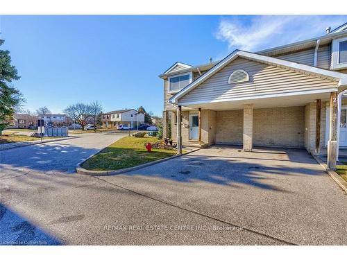 1-125 Sekura Crescent, Waterloo, ON - Outdoor