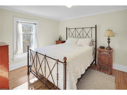 2 Kidd Avenue, Grimsby, ON - Indoor Photo Showing Bedroom