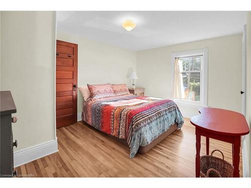 2 Kidd Avenue, Grimsby, ON - Indoor Photo Showing Bedroom