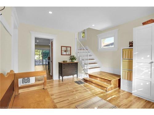 2 Kidd Avenue, Grimsby, ON - Indoor Photo Showing Other Room