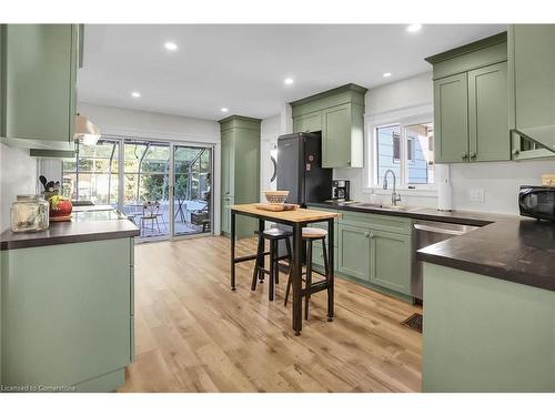 2 Kidd Avenue, Grimsby, ON - Indoor Photo Showing Kitchen With Upgraded Kitchen