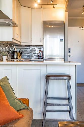 1401-150 Charlton Avenue E, Hamilton, ON - Indoor Photo Showing Kitchen