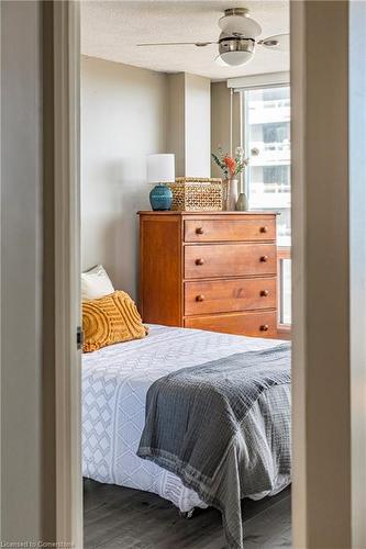 1401-150 Charlton Avenue E, Hamilton, ON - Indoor Photo Showing Bedroom