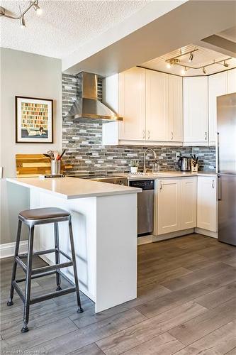 1401-150 Charlton Avenue E, Hamilton, ON - Indoor Photo Showing Kitchen