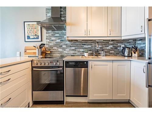 1401-150 Charlton Avenue E, Hamilton, ON - Indoor Photo Showing Kitchen