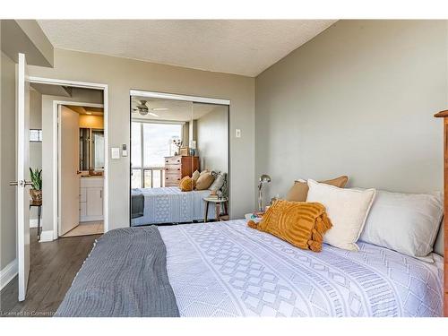 1401-150 Charlton Avenue E, Hamilton, ON - Indoor Photo Showing Bedroom