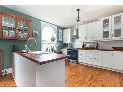 1083 Colborne Street E, Brantford, ON - Indoor Photo Showing Kitchen With Upgraded Kitchen