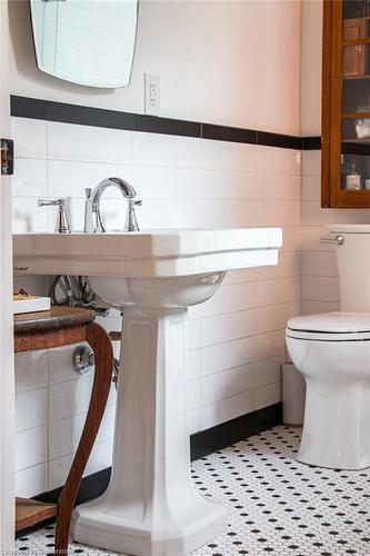 1083 Colborne Street E, Brantford, ON - Indoor Photo Showing Bathroom