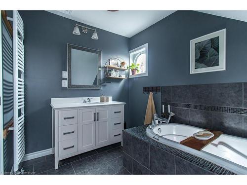 1083 Colborne Street E, Brantford, ON - Indoor Photo Showing Bathroom