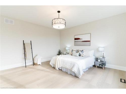 1 West Avenue, Stoney Creek, ON - Indoor Photo Showing Bedroom