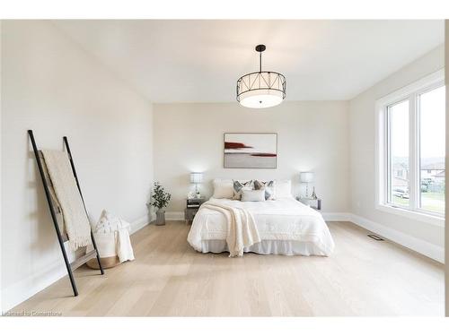 1 West Avenue, Stoney Creek, ON - Indoor Photo Showing Bedroom