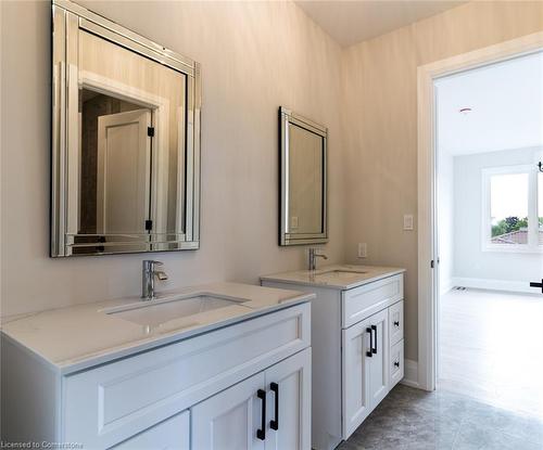 1 West Avenue, Stoney Creek, ON - Indoor Photo Showing Bathroom