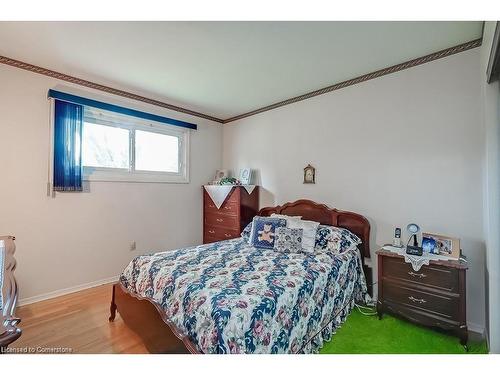 290 Upper Paradise Road, Hamilton, ON - Indoor Photo Showing Bedroom