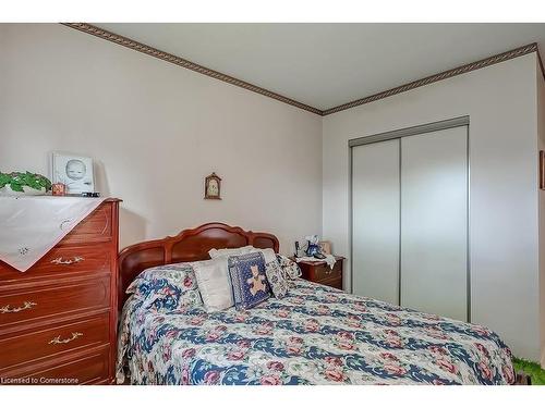 290 Upper Paradise Road, Hamilton, ON - Indoor Photo Showing Bedroom