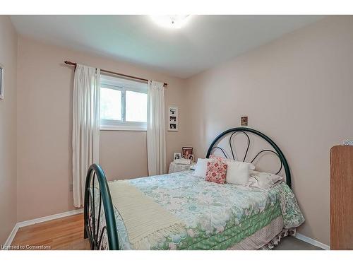 290 Upper Paradise Road, Hamilton, ON - Indoor Photo Showing Bedroom