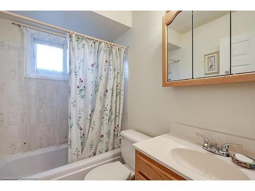 290 Upper Paradise Road, Hamilton, ON - Indoor Photo Showing Bathroom