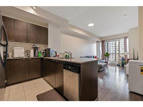 1004-385 Prince Of Wales Drive, Mississauga, ON - Indoor Photo Showing Kitchen