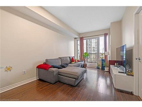 1004-385 Prince Of Wales Drive, Mississauga, ON - Indoor Photo Showing Living Room