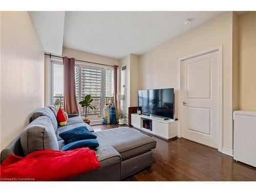 1004-385 Prince Of Wales Drive, Mississauga, ON - Indoor Photo Showing Living Room