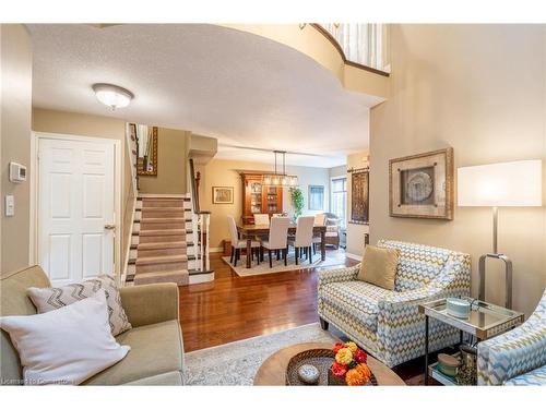 4-286 Hamilton Drive, Ancaster, ON - Indoor Photo Showing Living Room