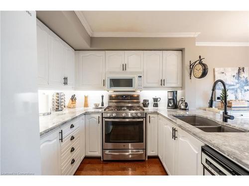 4-286 Hamilton Drive, Ancaster, ON - Indoor Photo Showing Kitchen With Double Sink