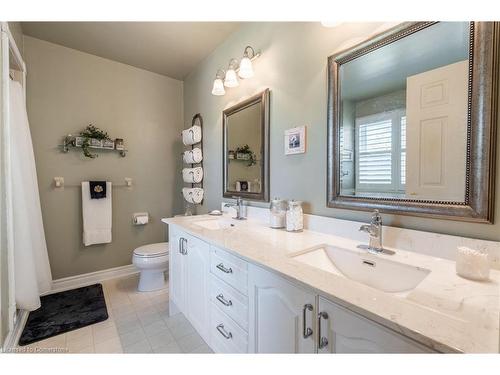 4-286 Hamilton Drive, Ancaster, ON - Indoor Photo Showing Bathroom