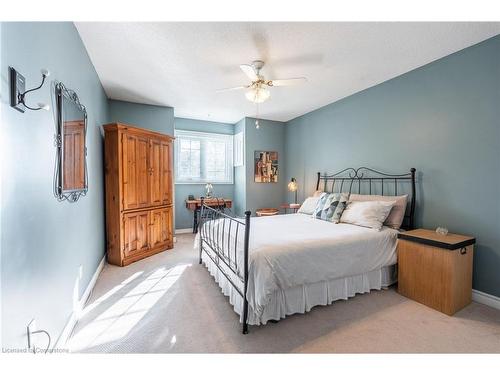 4-286 Hamilton Drive, Ancaster, ON - Indoor Photo Showing Bedroom