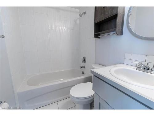 1-8 Cleveland Street, Thorold, ON - Indoor Photo Showing Bathroom