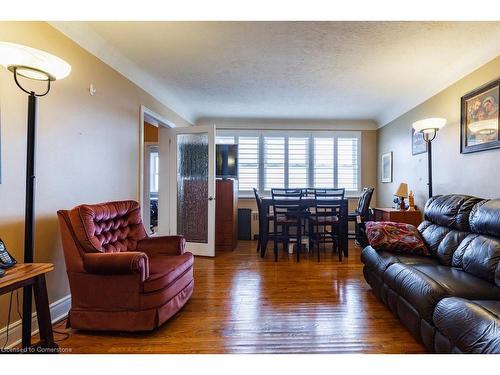 405C-5 East 36Th Street, Hamilton, ON - Indoor Photo Showing Living Room