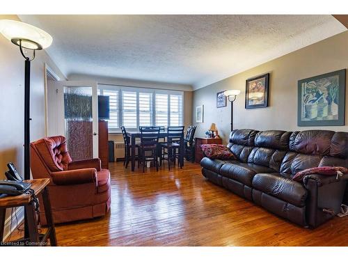 405C-5 East 36Th Street, Hamilton, ON - Indoor Photo Showing Living Room