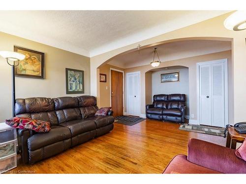 405C-5 East 36Th Street, Hamilton, ON - Indoor Photo Showing Living Room