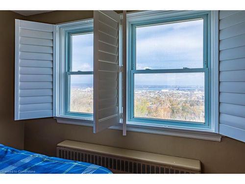 405C-5 East 36Th Street, Hamilton, ON - Indoor Photo Showing Bedroom