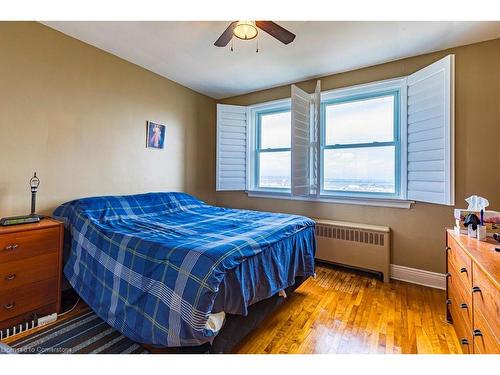 405C-5 East 36Th Street, Hamilton, ON - Indoor Photo Showing Bedroom