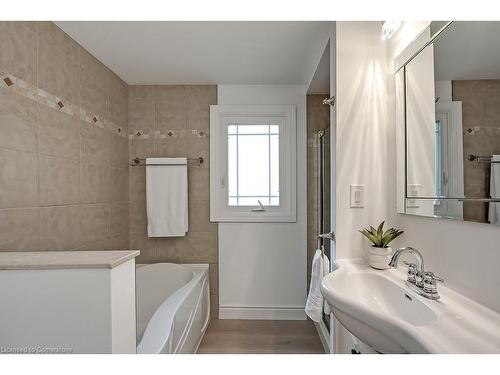 1452 Augustine Drive, Burlington, ON - Indoor Photo Showing Bathroom