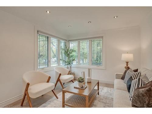 1452 Augustine Drive, Burlington, ON - Indoor Photo Showing Living Room