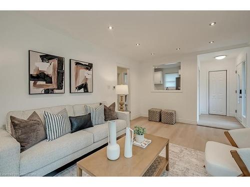 1452 Augustine Drive, Burlington, ON - Indoor Photo Showing Living Room