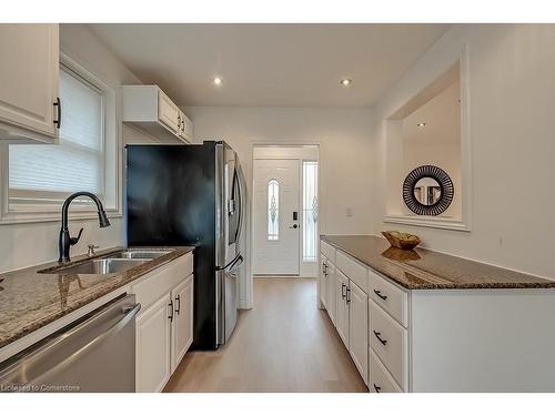 1452 Augustine Drive, Burlington, ON - Indoor Photo Showing Kitchen