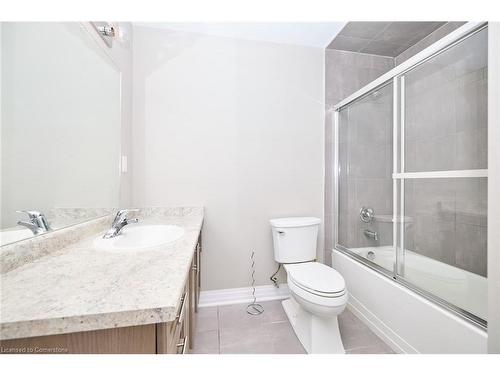 103-10 Concord Place, Grimsby, ON - Indoor Photo Showing Bathroom