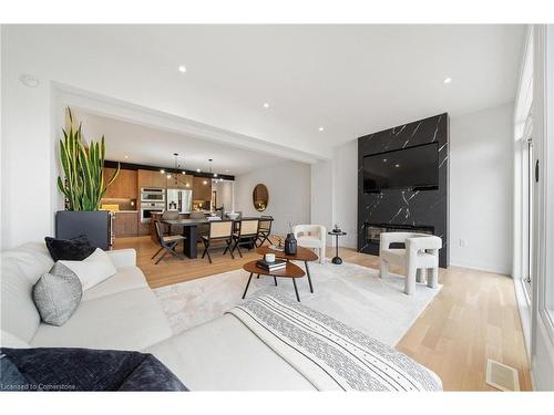 72 Melbourne Street, Hamilton, ON - Indoor Photo Showing Living Room