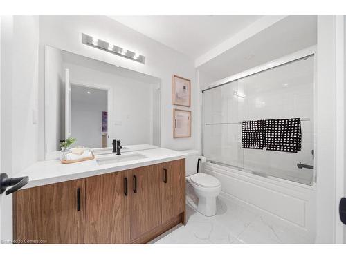 72 Melbourne Street, Hamilton, ON - Indoor Photo Showing Bathroom