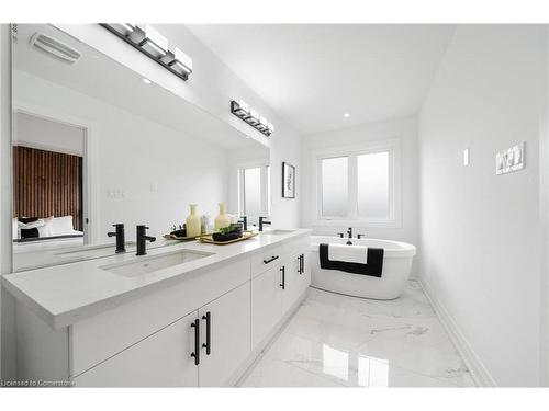 72 Melbourne Street, Hamilton, ON - Indoor Photo Showing Bathroom