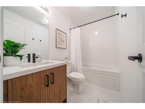 72 Melbourne Street, Hamilton, ON - Indoor Photo Showing Bathroom